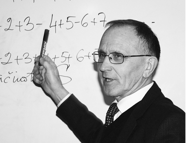 Matematikas Antanas Apynis nėra paskendęs skaičių brūzgynuose.