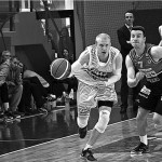 Juodas karatė diržas pasvalietės Violetos Mickutės rankose