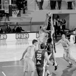 Kaimas dar pakvips verdamu salykliniu alumi