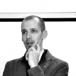 Kaimas dar pakvips verdamu salykliniu alumi