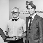 Saločių miestelyje smegduobė prarijo elektros stulpą