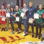 Ustukietės megztos skaros iškeliavo ir į Japoniją, Vengriją, Prancūziją…