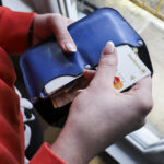 Mediniai nameliai: 3 žingsniai, kaip dažymo darbus atlikti teisingai