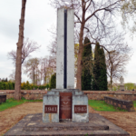 Karpių dvaro parke – kūriniai iš gamtinių medžiagų