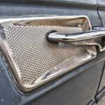 „Ten dabar net akmenys dega…“