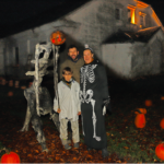 Anūkę globojanti močiutė sulaukė pagalbos – jaukiai suremontuotas jų kambarys