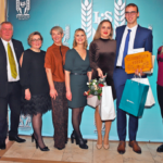 Prezidentūros kalėdinę eglę puošia ir Pumpėnuose pagaminti žaislai