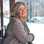 Vasario 16-osios proga įteikė savo sukurtus atvirukus