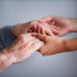 Šileikonių bitininko rankų darbą keičia medaus išsukimo linija